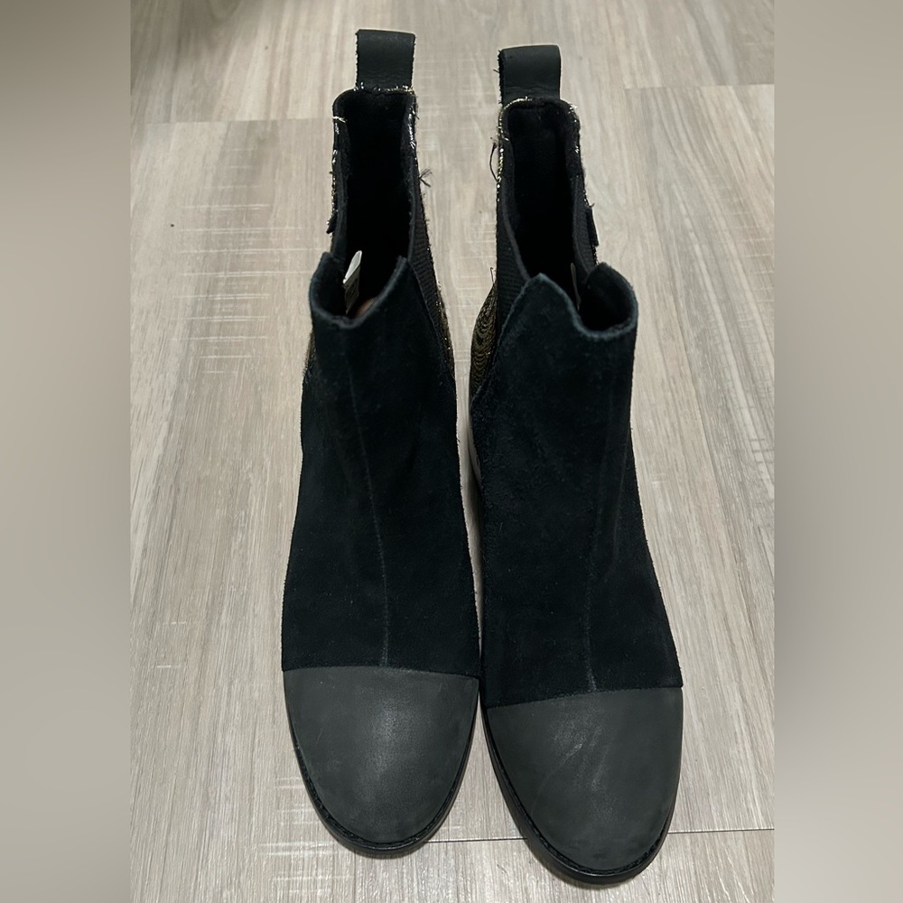 Women’s Tom’s Esme Black And Gold Chelsea Boots W7